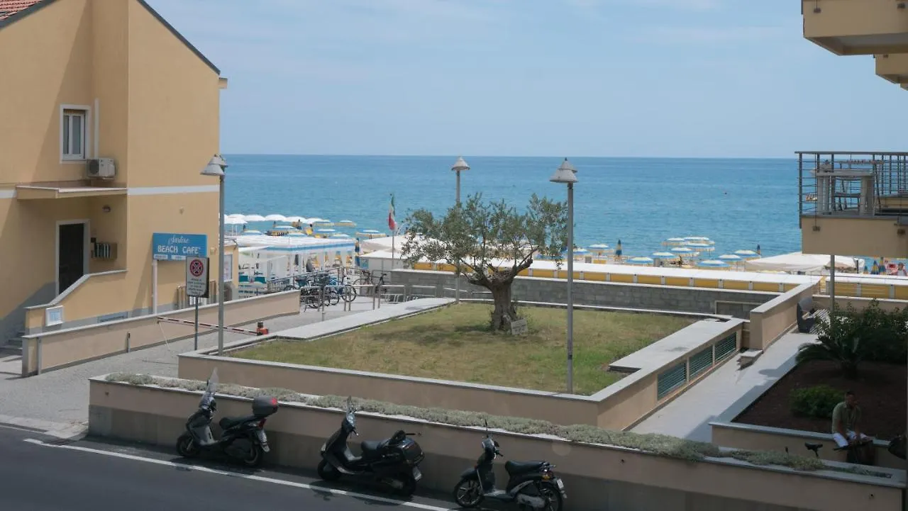 Babyaccommodation Family Experience III Pietra Ligure 0*,